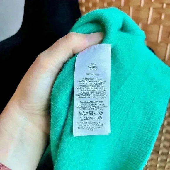 Boden 100% Cashmere V-neck Sweater in Green - Picture 7 of 7